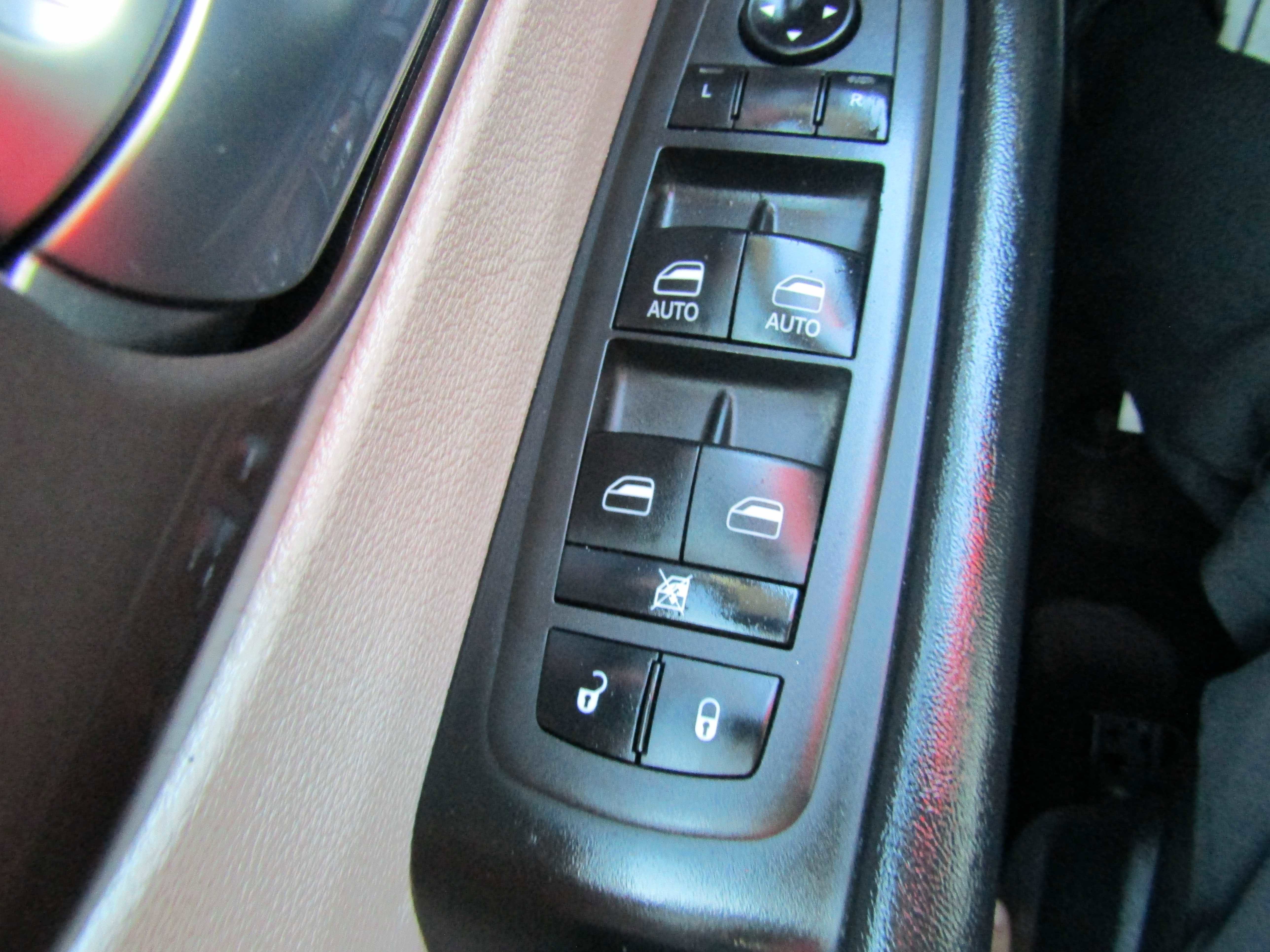 Used 2022 Chrysler Voyager LX FWD image 15