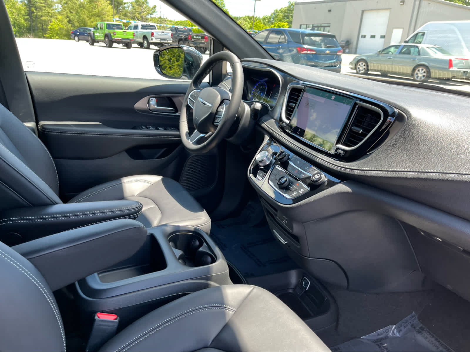 New 2026 Chrysler Pacifica Select FWD image 37