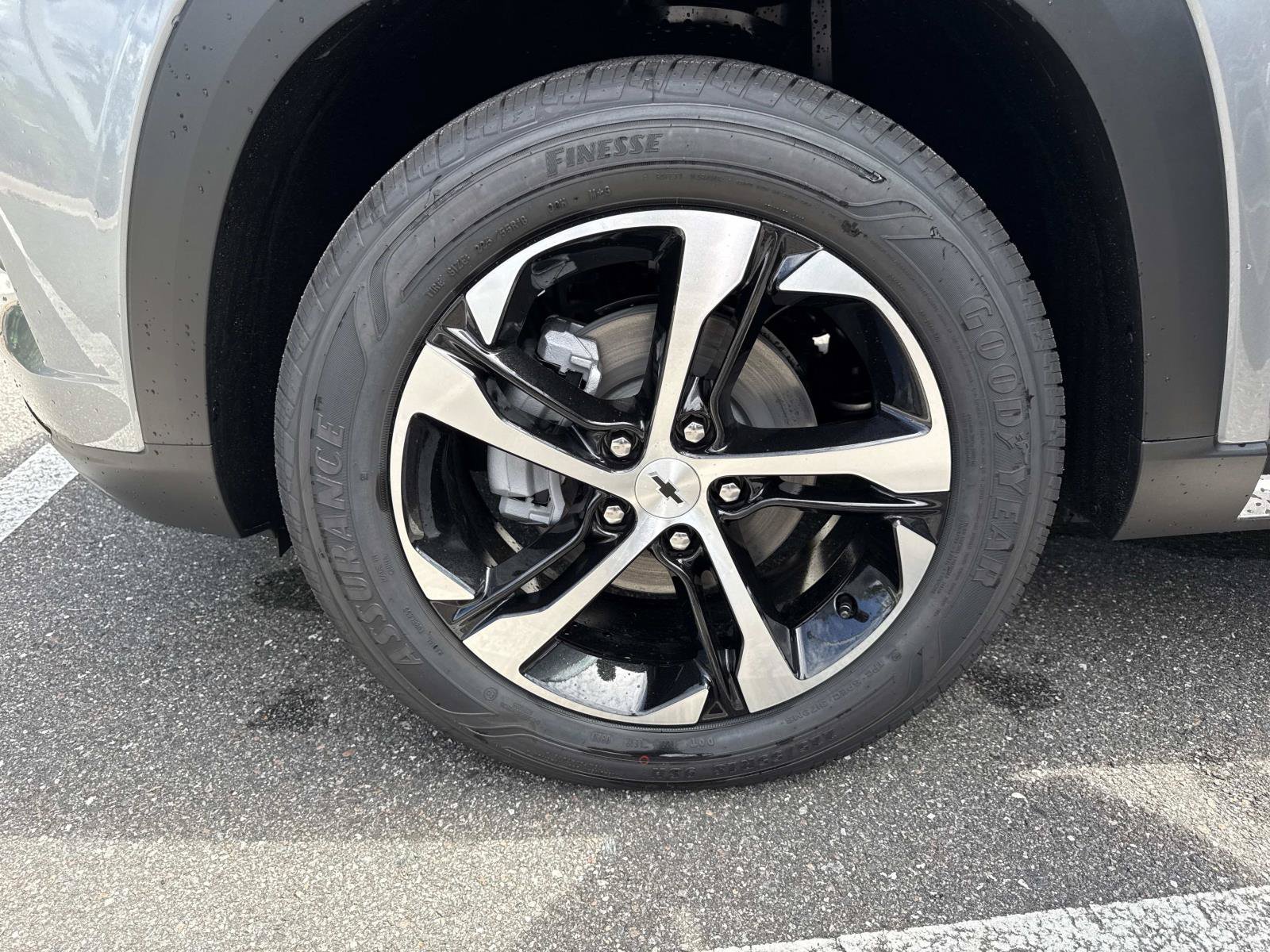New 2026 Chevrolet Trax RS w/ Sunroof Package FWD image 32