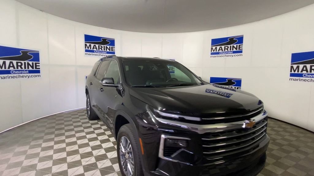 Used 2026 Chevrolet Traverse LT FWD image 4
