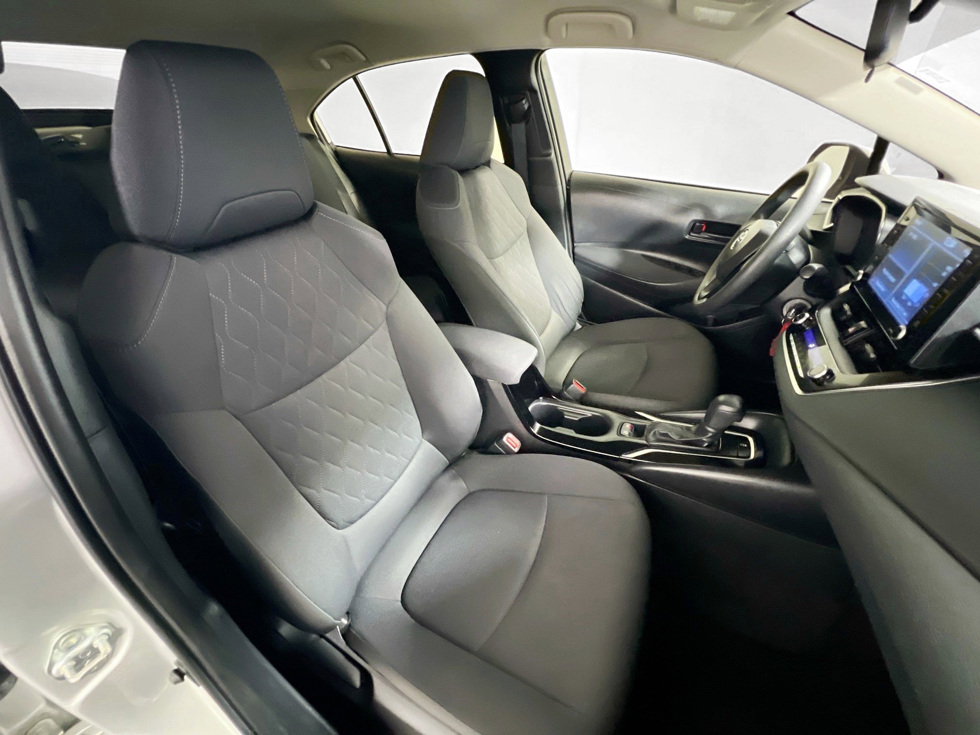 Used 2022 Toyota Corolla LE image 30