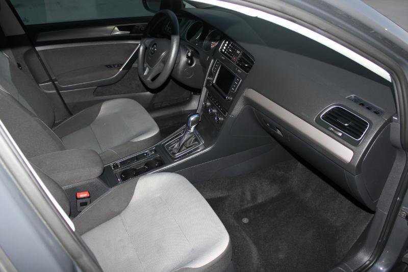 Used 2016 Volkswagen e-Golf SE FWD image 17