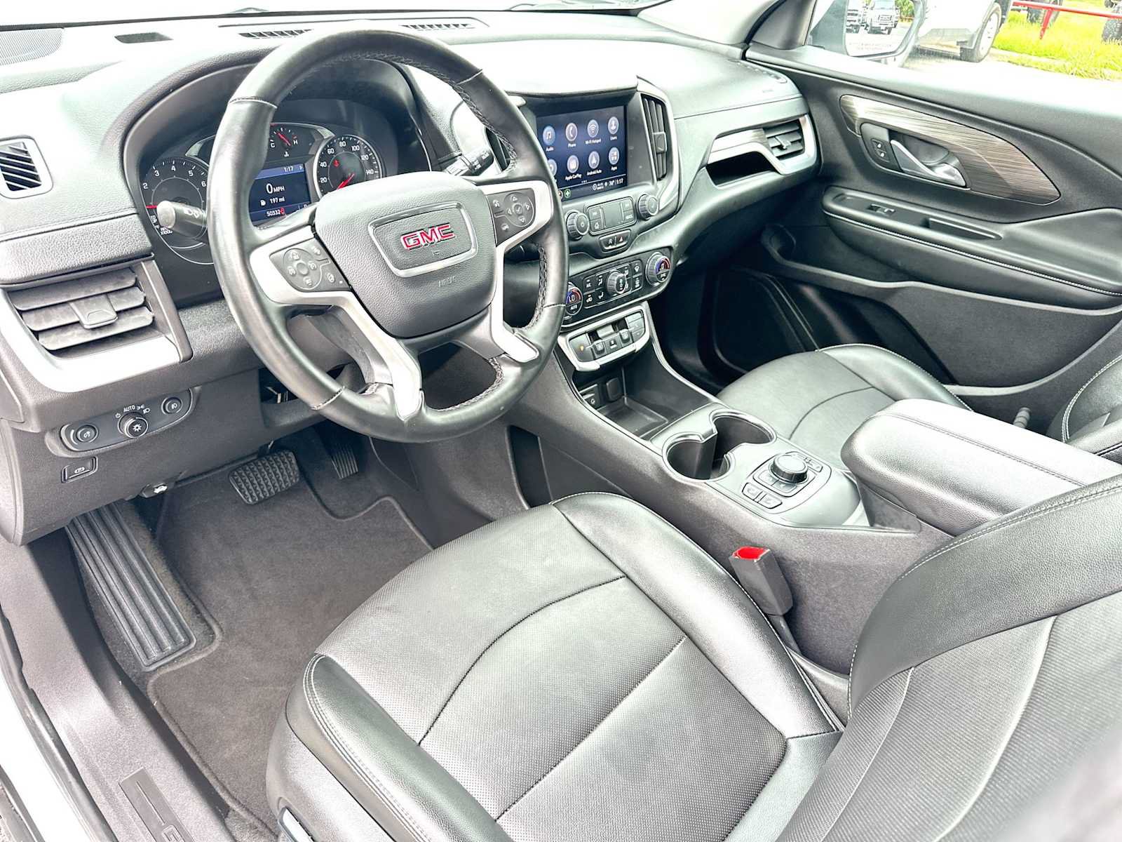 Used 2024 GMC Terrain SLT AWD/4WD image 18