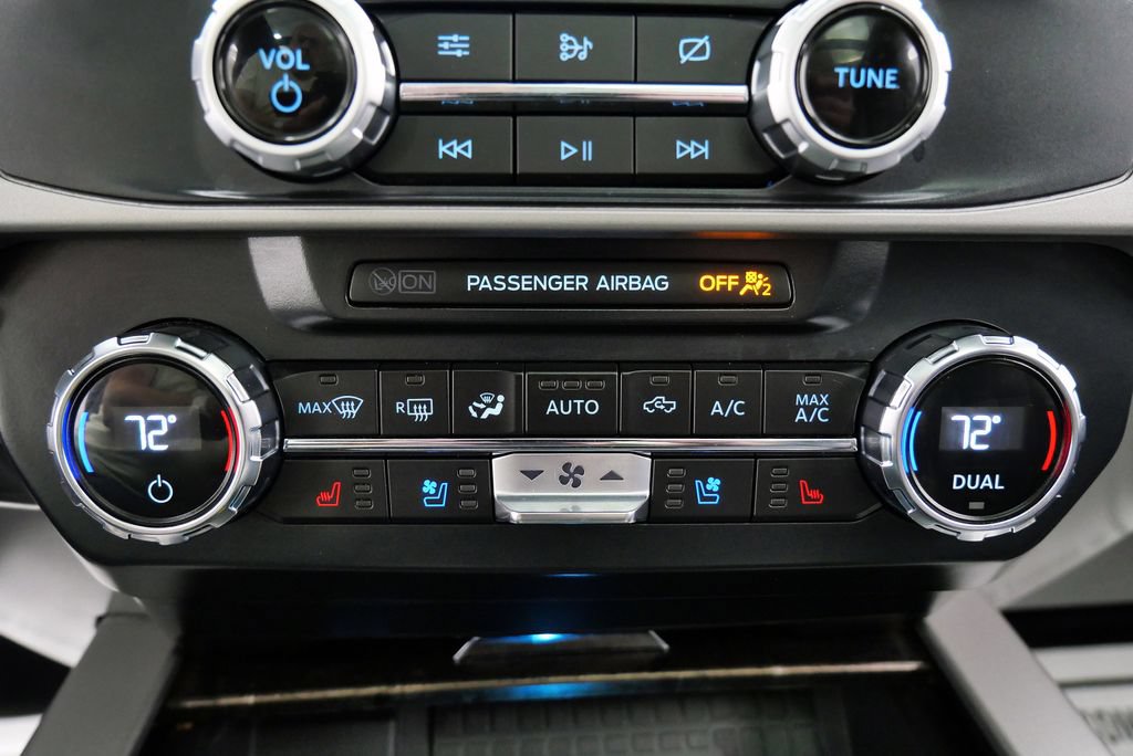 Used 2022 Ford F250 Lariat w/ Black Appearance Package AWD/4WD image 34