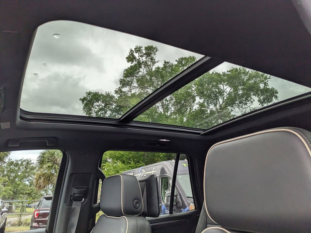 Used 2025 Chevrolet Tahoe Premier RWD image 27