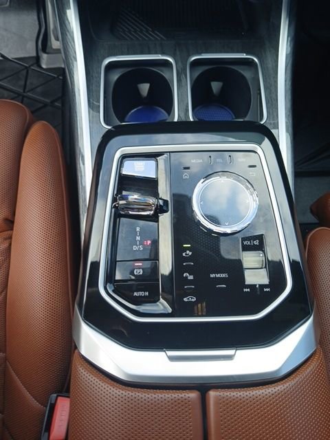 Used 2024 BMW 760i xDrive w/ Premium Package 2 image 22