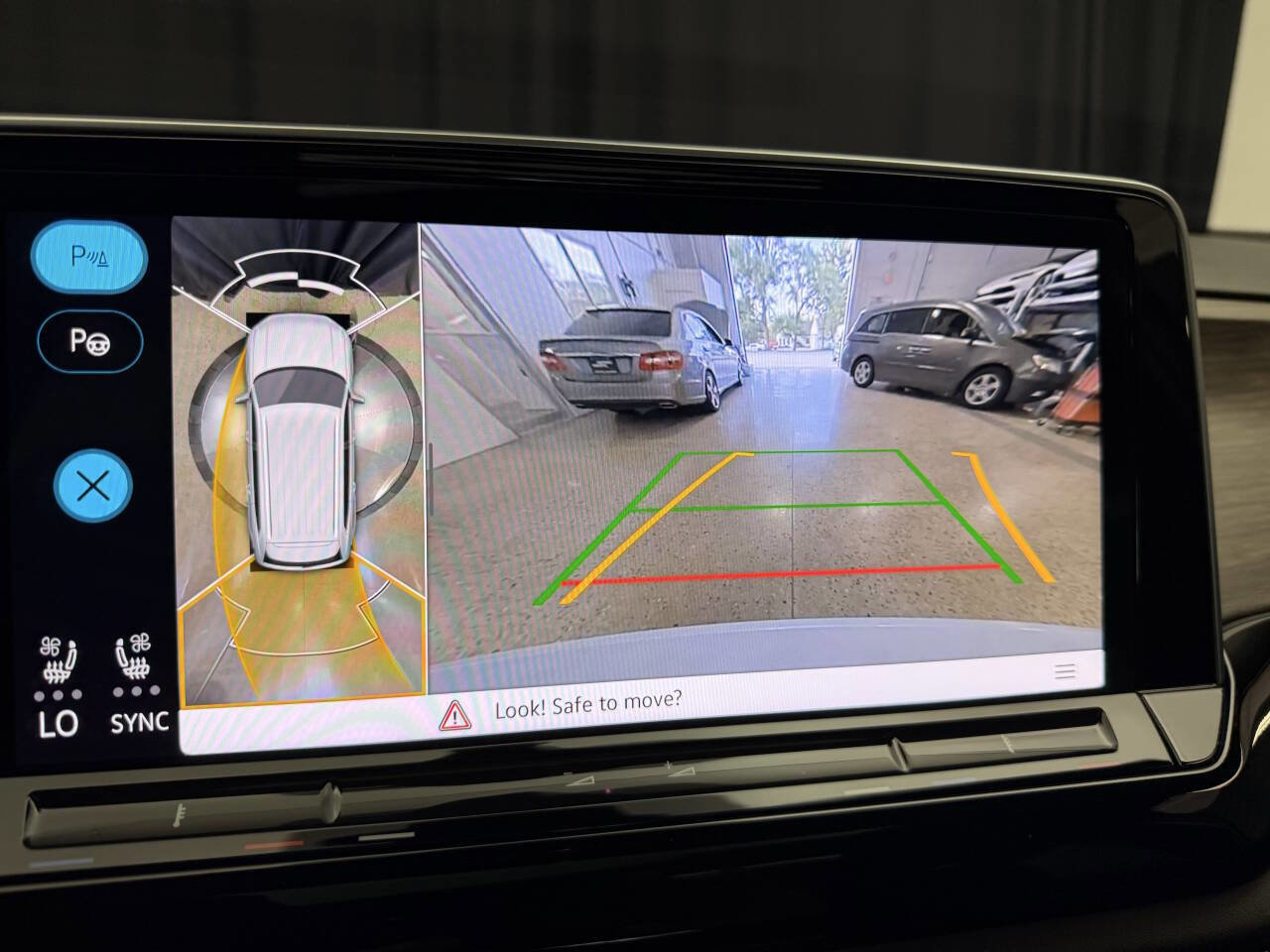 Used 2024 Volkswagen Atlas SEL Premium R-Line image 19