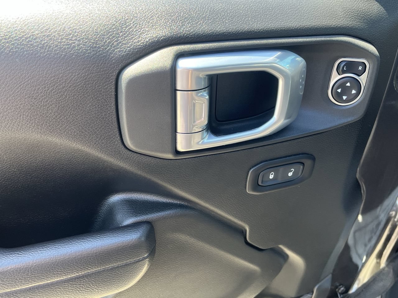 Used 2023 Jeep Wrangler Unlimited w/ Cold Weather Group AWD/4WD image 20