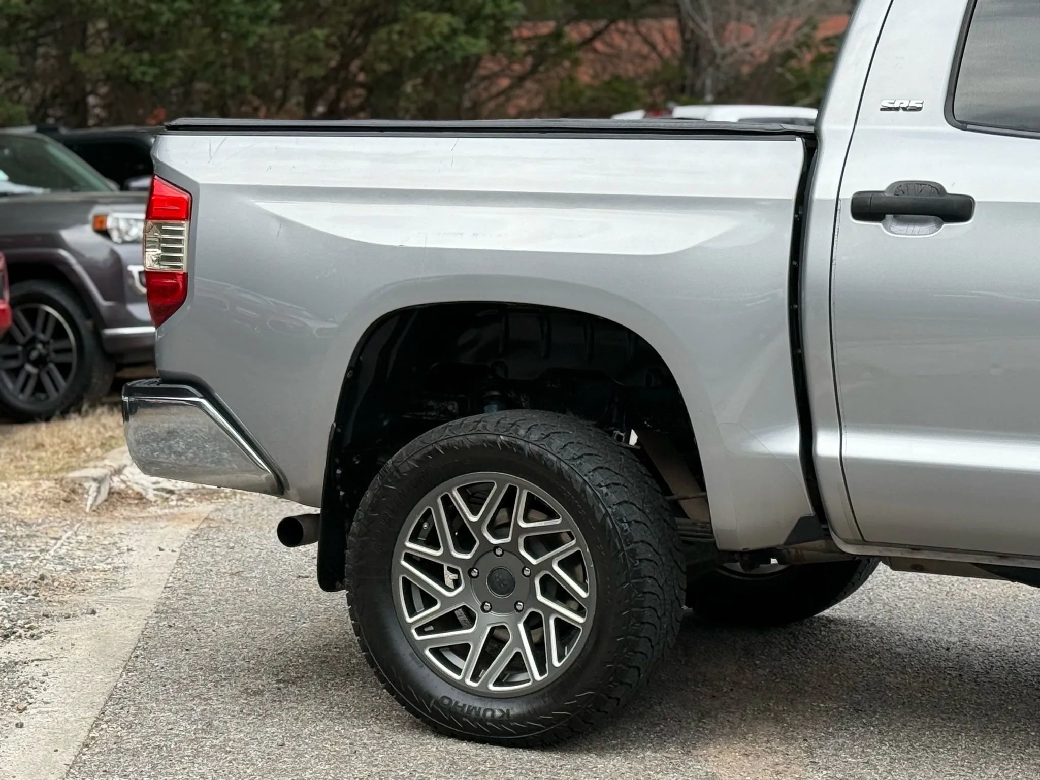 Used 2018 Toyota Tundra SR5 w/ SR5 Upgrade Package image 9