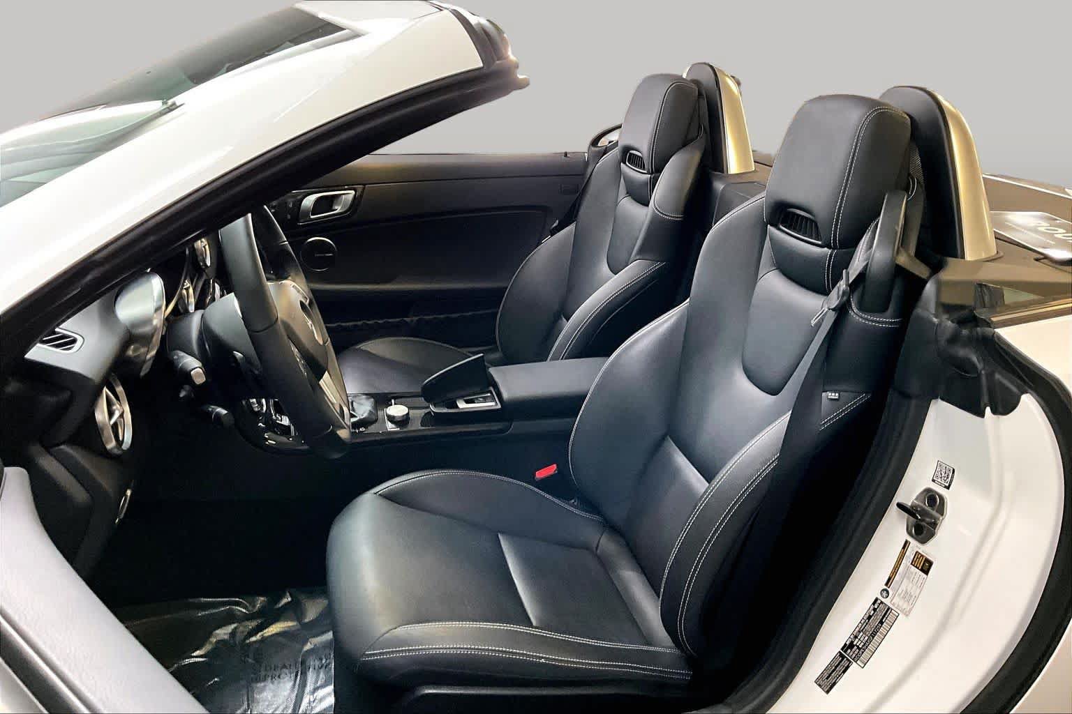 Used 2016 Mercedes-Benz SLK 350 image 2