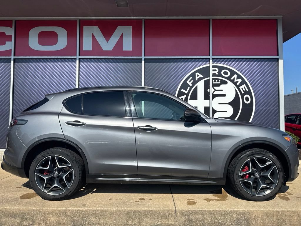 Used 2020 Alfa Romeo Stelvio Ti Sport AWD/4WD image 4