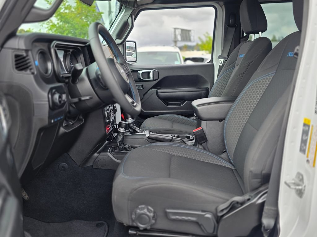 Used 2025 Jeep Wrangler Unlimited Rubicon 4xe w/ Safety Group AWD/4WD image 14