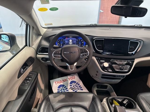 Used 2023 Chrysler Pacifica Touring-L FWD image 38