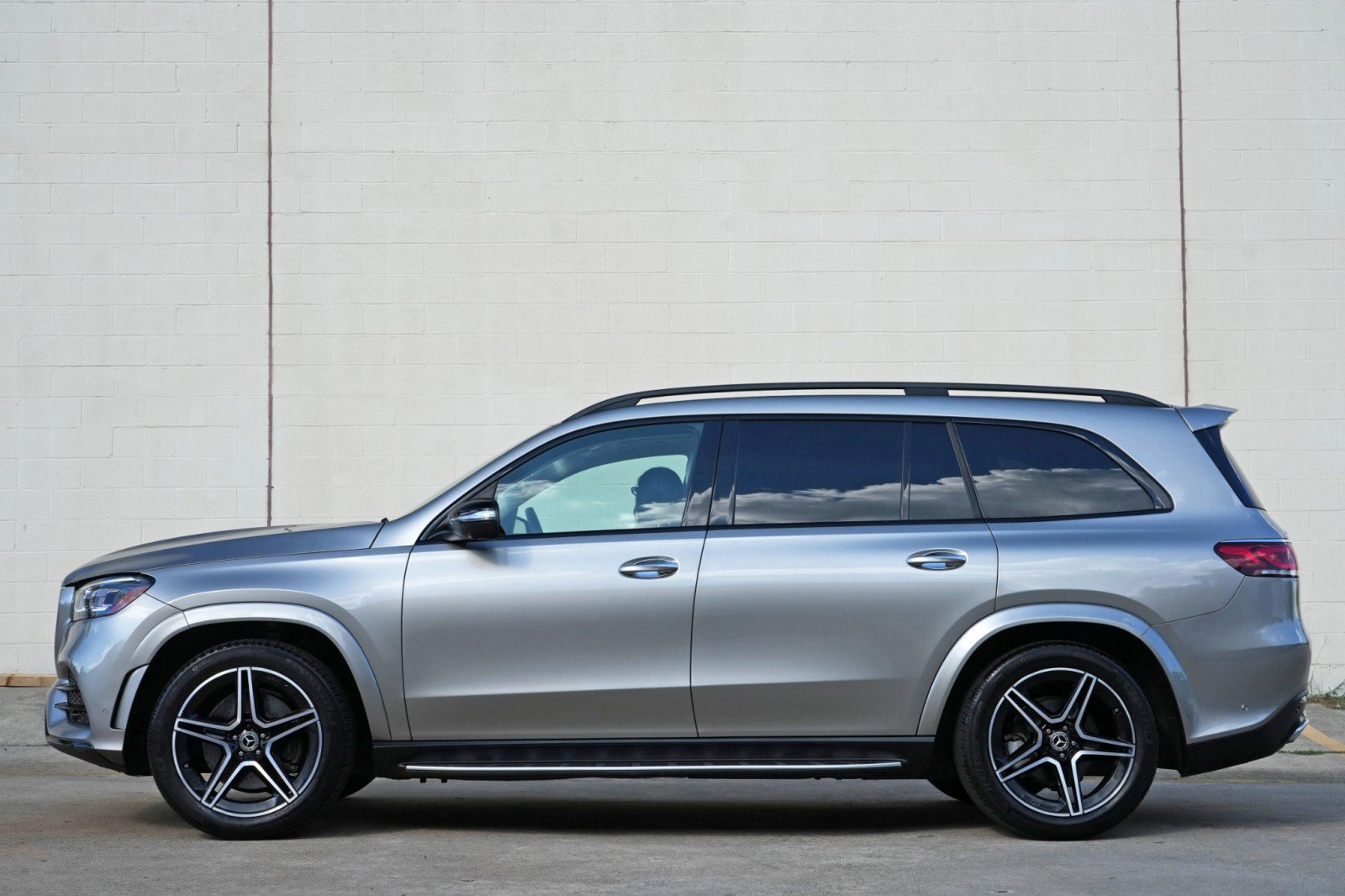 Used 2023 Mercedes-Benz GLS 450 4MATIC image 9