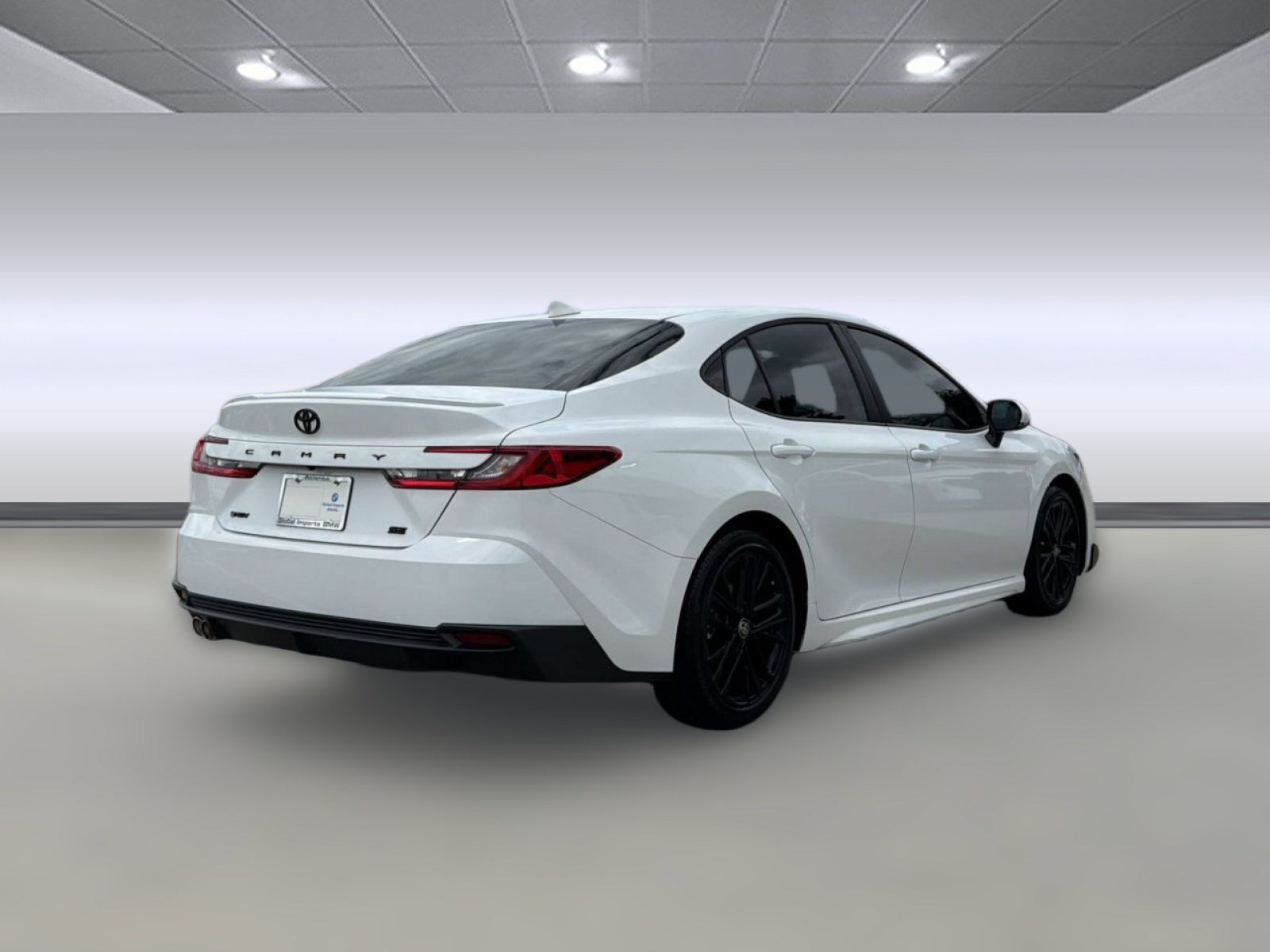 Used 2025 Toyota Camry SE w/ Multimedia Upgrade Package FWD image 9