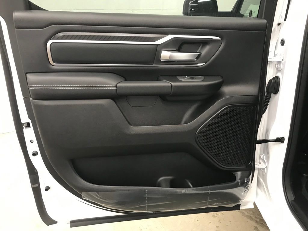 New 2026 RAM 1500 4x4 Crew Cab image 27