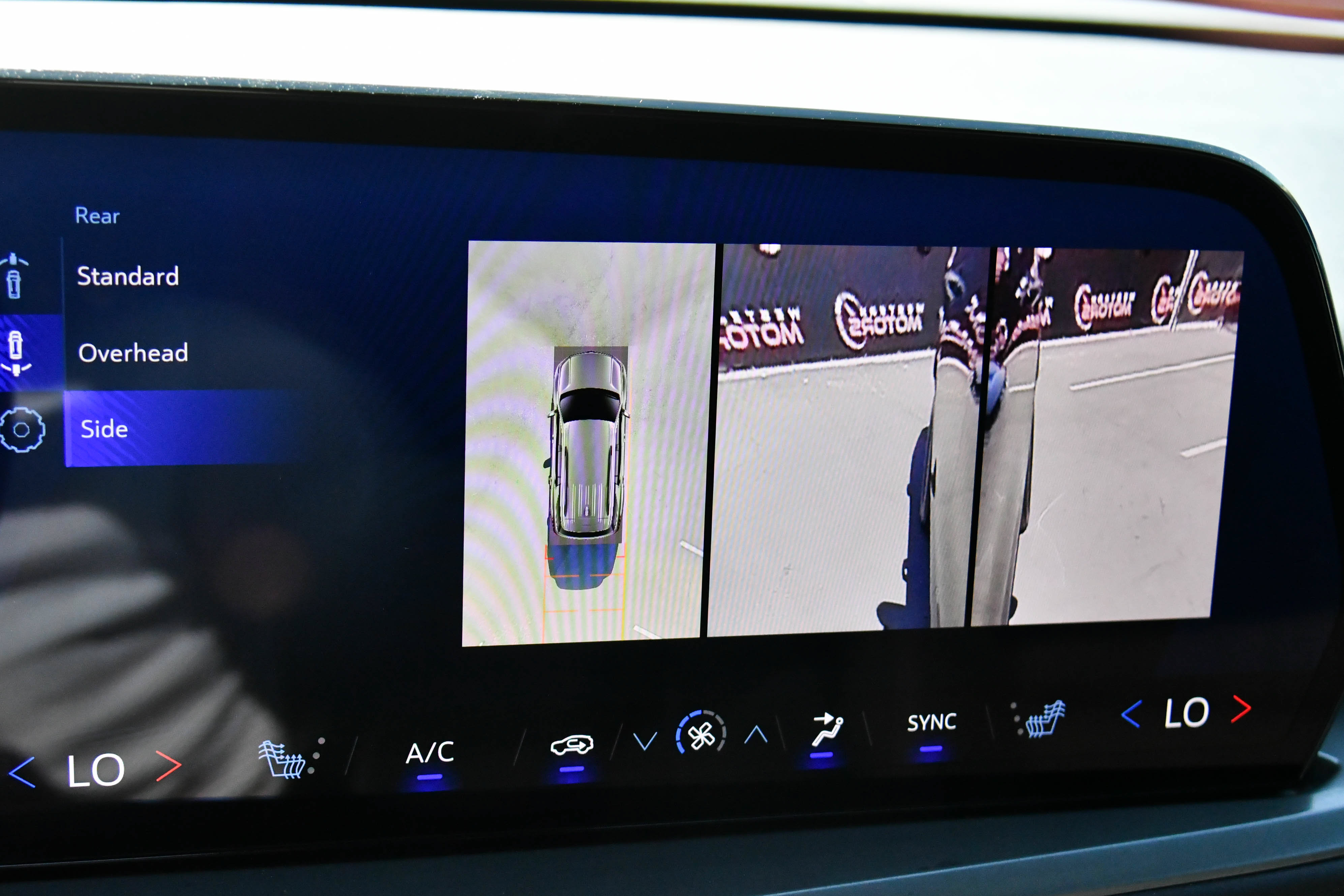 Used 2024 Chevrolet Traverse LT FWD image 22