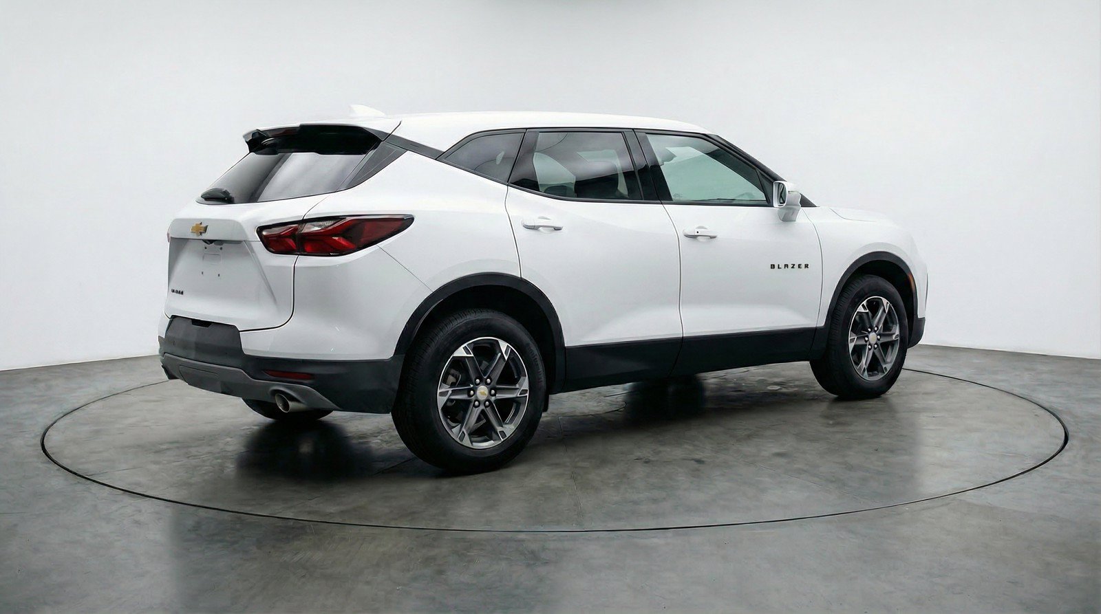 Used 2025 Chevrolet Blazer LT FWD image 9