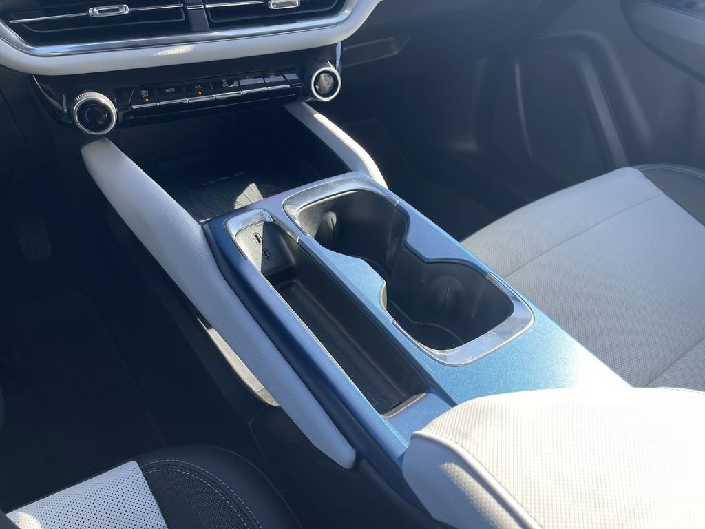 Used 2025 Chevrolet Equinox EV LT image 32