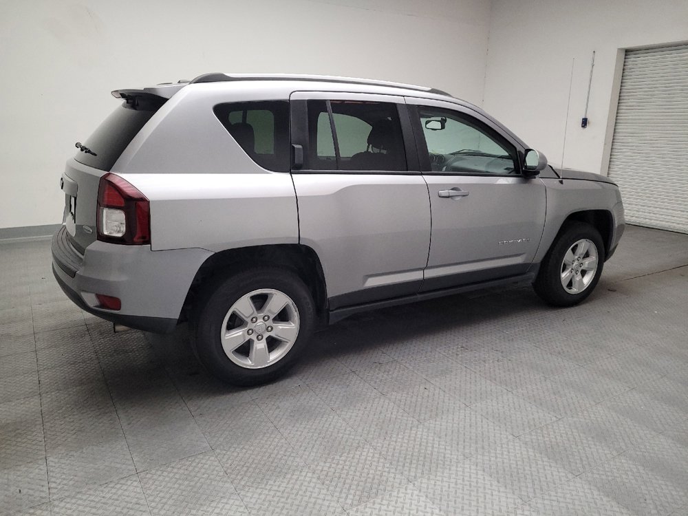 Used 2016 Jeep Compass Latitude FWD image 10
