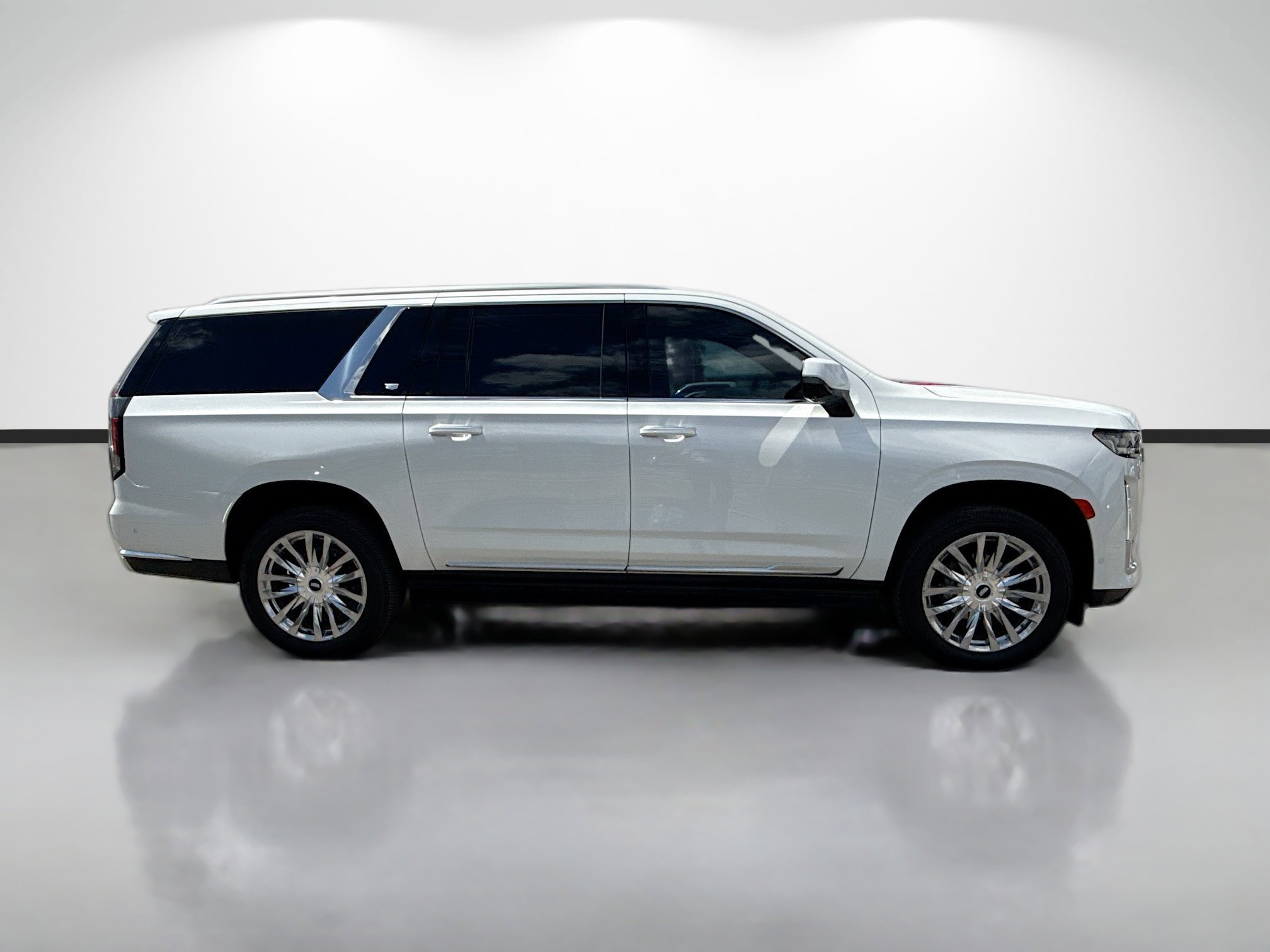 Used 2021 Cadillac Escalade ESV Premium Luxury w/ Driver Assist Tech Package AWD/4WD image 6