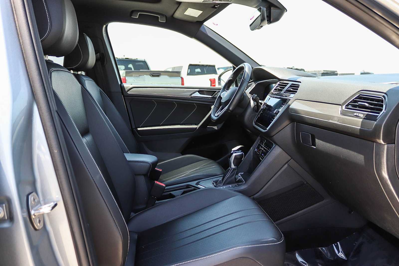 Certified 2023 Volkswagen Tiguan SE R-Line FWD image 16