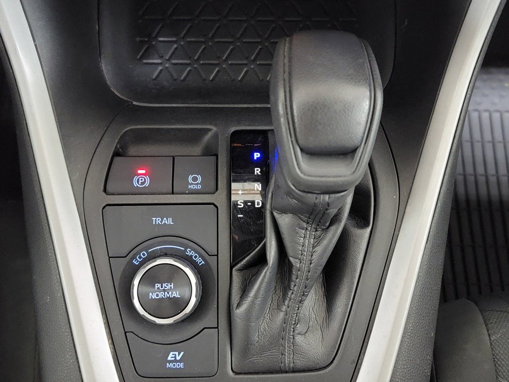 Used 2020 Toyota RAV4 XLE w/ XLE Grade Weather Package AWD/4WD image 18