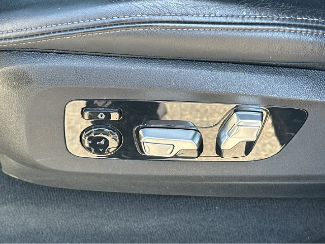 Used 2025 BMW X5 xDrive50e AWD/4WD image 36