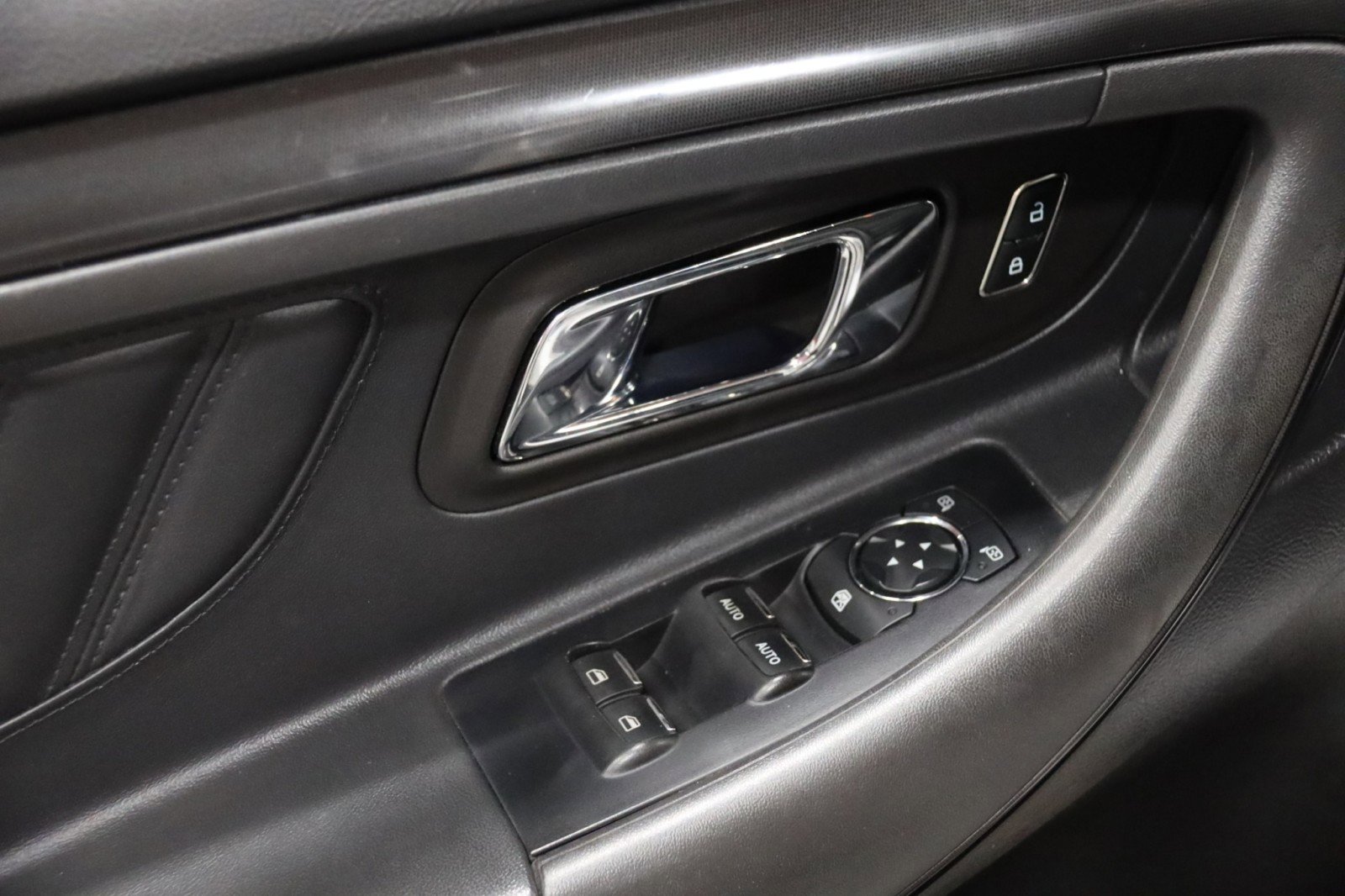 Used 2013 Ford Taurus SHO image 61