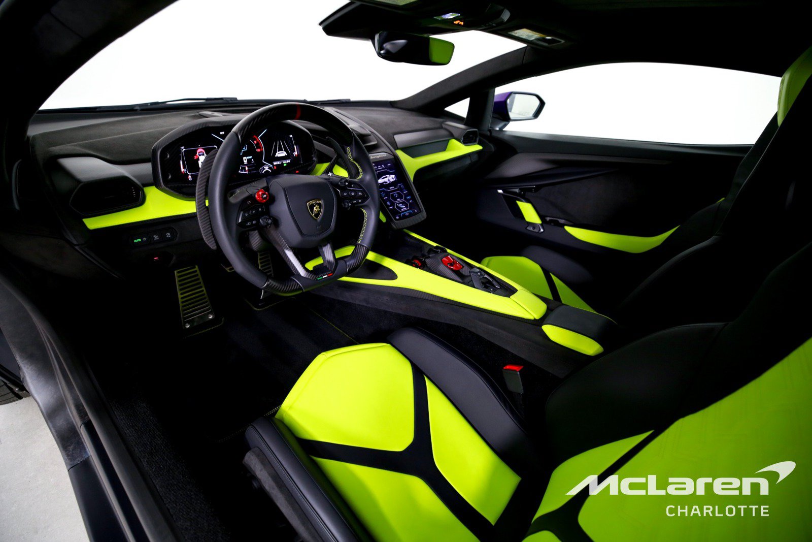 Used 2025 Lamborghini Revuelto AWD/4WD image 13
