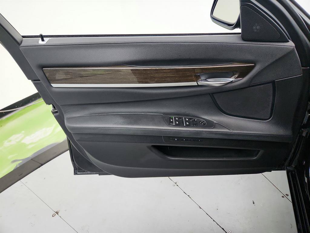 Used 2012 BMW 740i RWD image 22