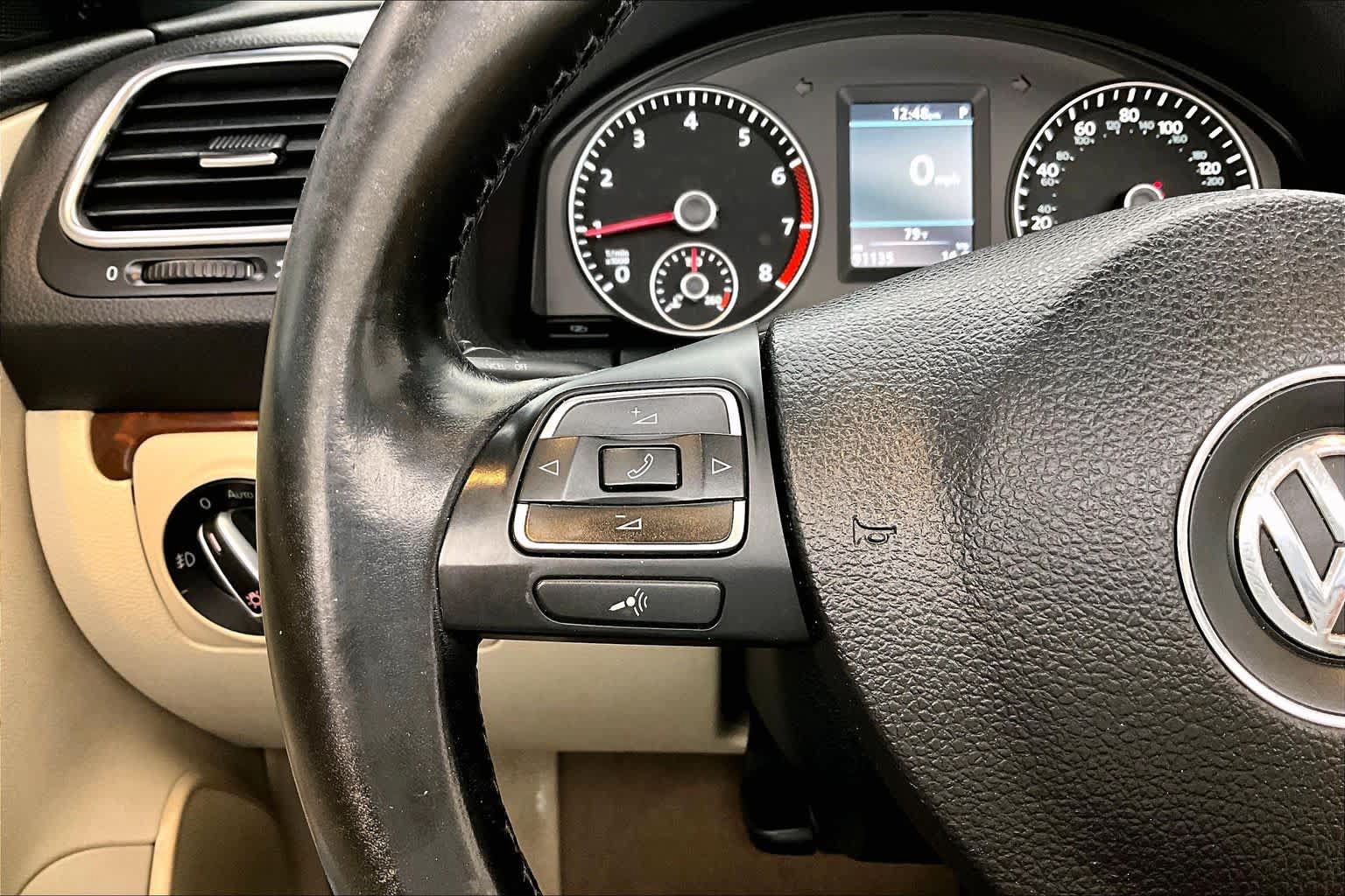 Used 2012 Volkswagen Eos Executive FWD image 22