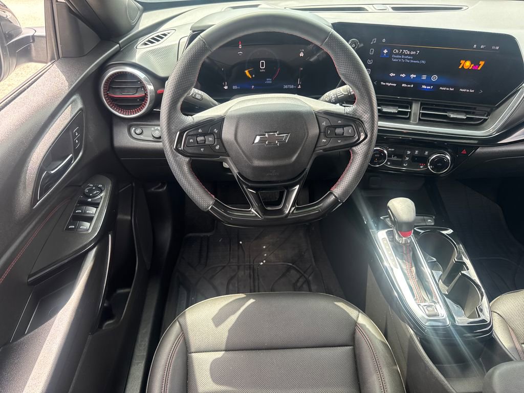 Used 2025 Chevrolet Trax RS w/ Sunroof Package FWD image 16