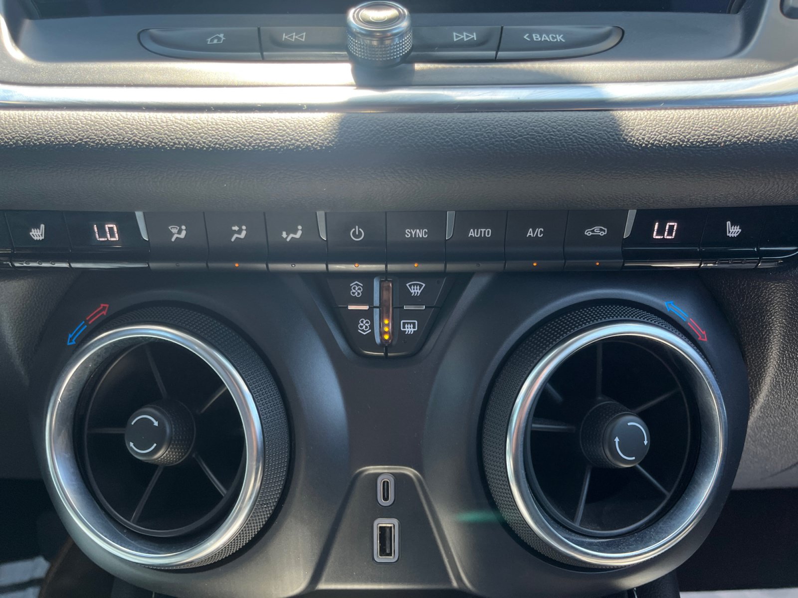 Used 2024 Chevrolet Blazer LT FWD image 18
