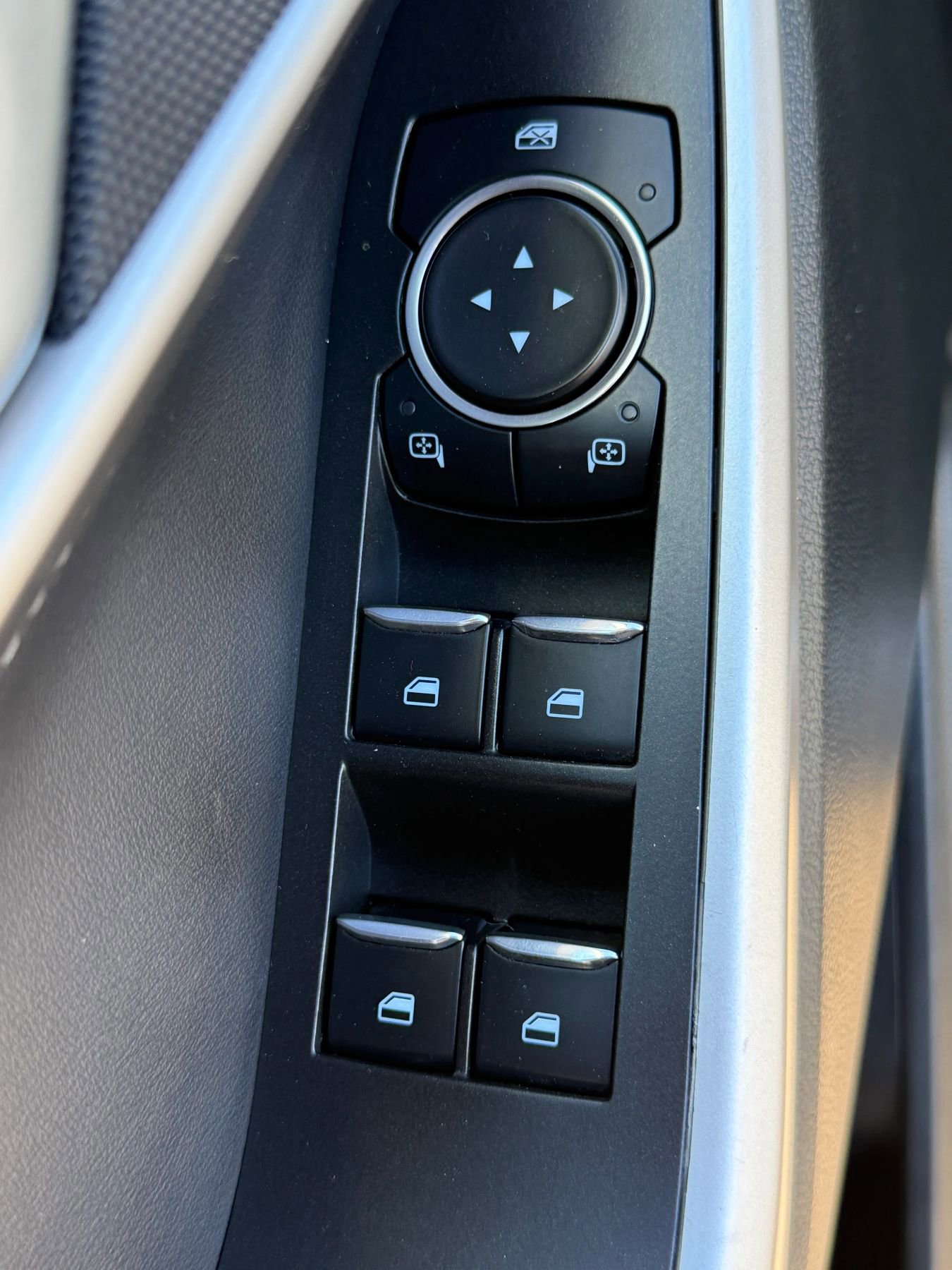 Used 2023 Ford Explorer XLT w/ Class IV Trailer Tow Package image 12