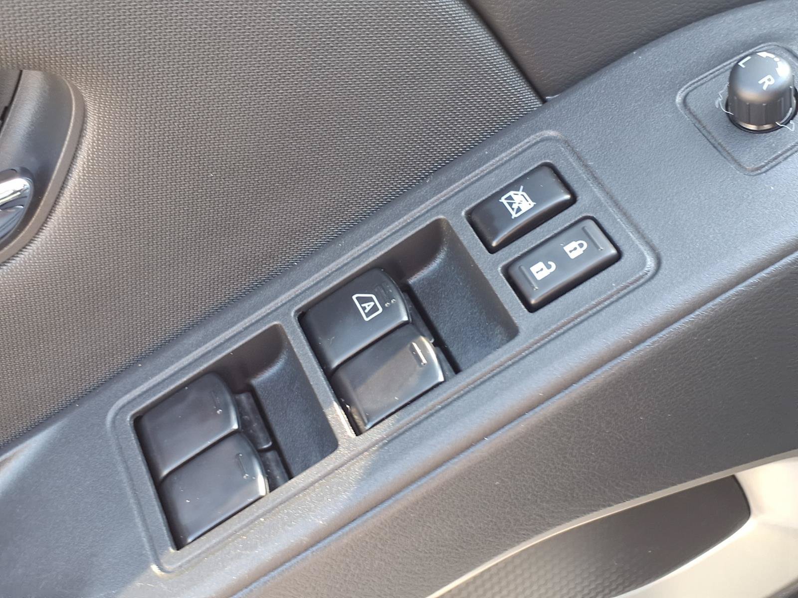 Used 2024 Nissan Frontier SV w/ SV Convenience Package RWD image 17
