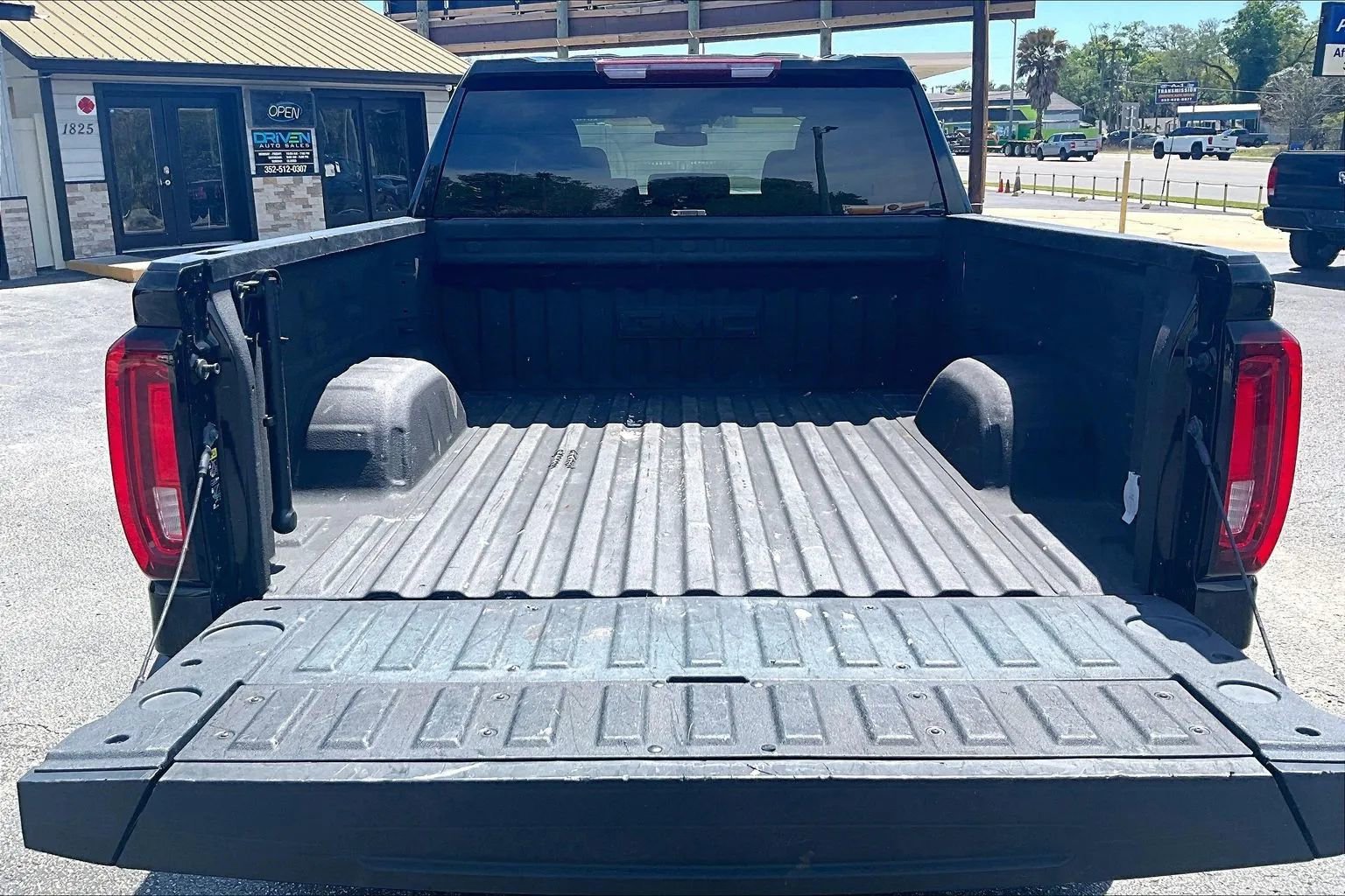 Used 2024 GMC Sierra 1500 SLT image 29