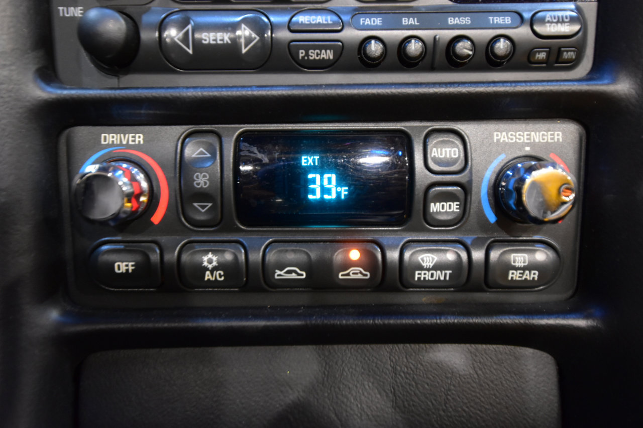 Used 2003 Chevrolet Corvette Convertible w/ Preferred Equipment Group1 image 43