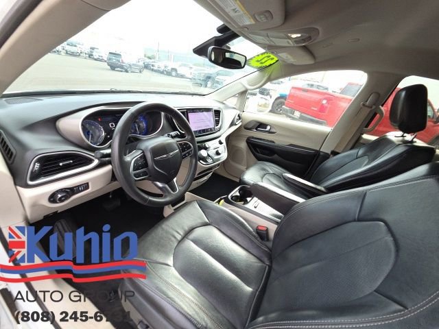 Used 2022 Chrysler Pacifica Touring-L image 15