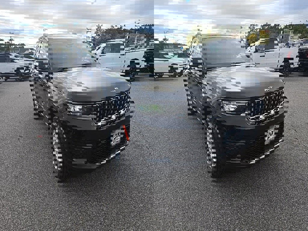 New 2025 Jeep Grand Cherokee Laredo