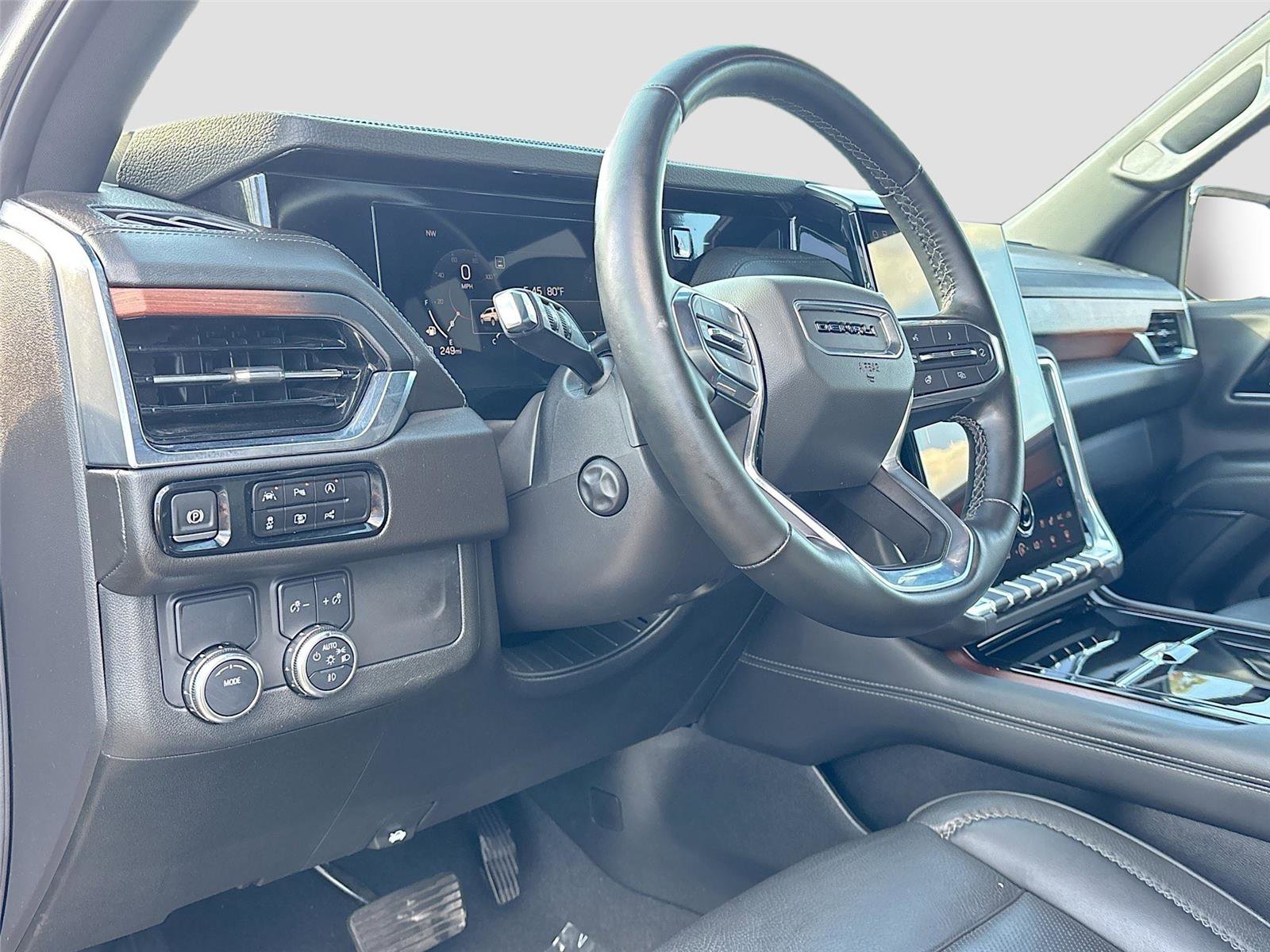 Used 2025 GMC Yukon Denali RWD image 9