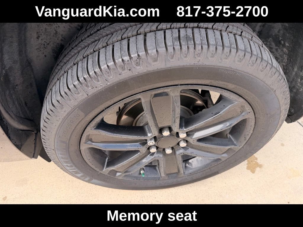 Used 2019 GMC Acadia Denali w/ Technology Package FWD image 9