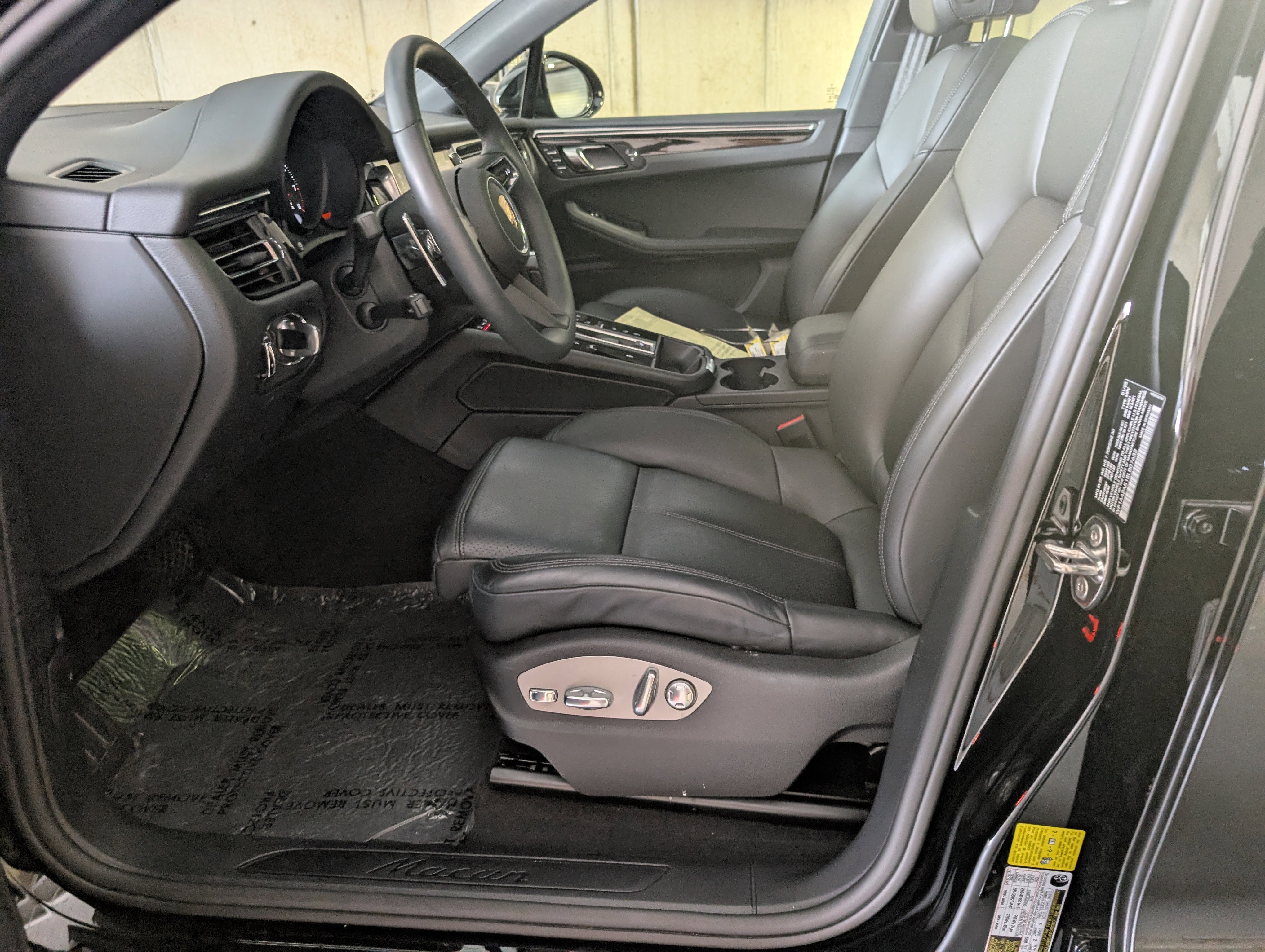 Used 2025 Porsche Macan image 27