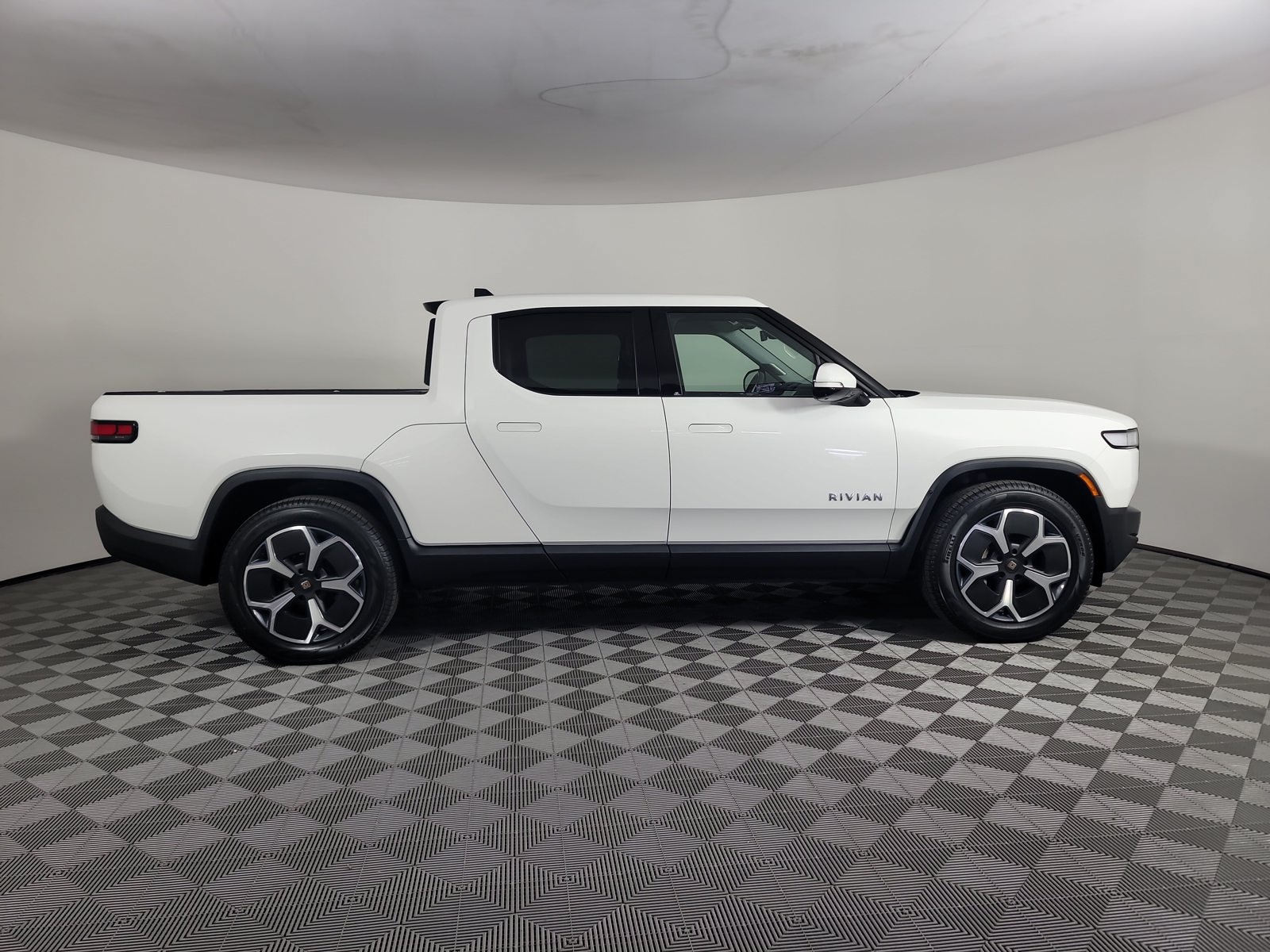Used 2023 Rivian R1T Adventure Dual AWD/4WD image 6
