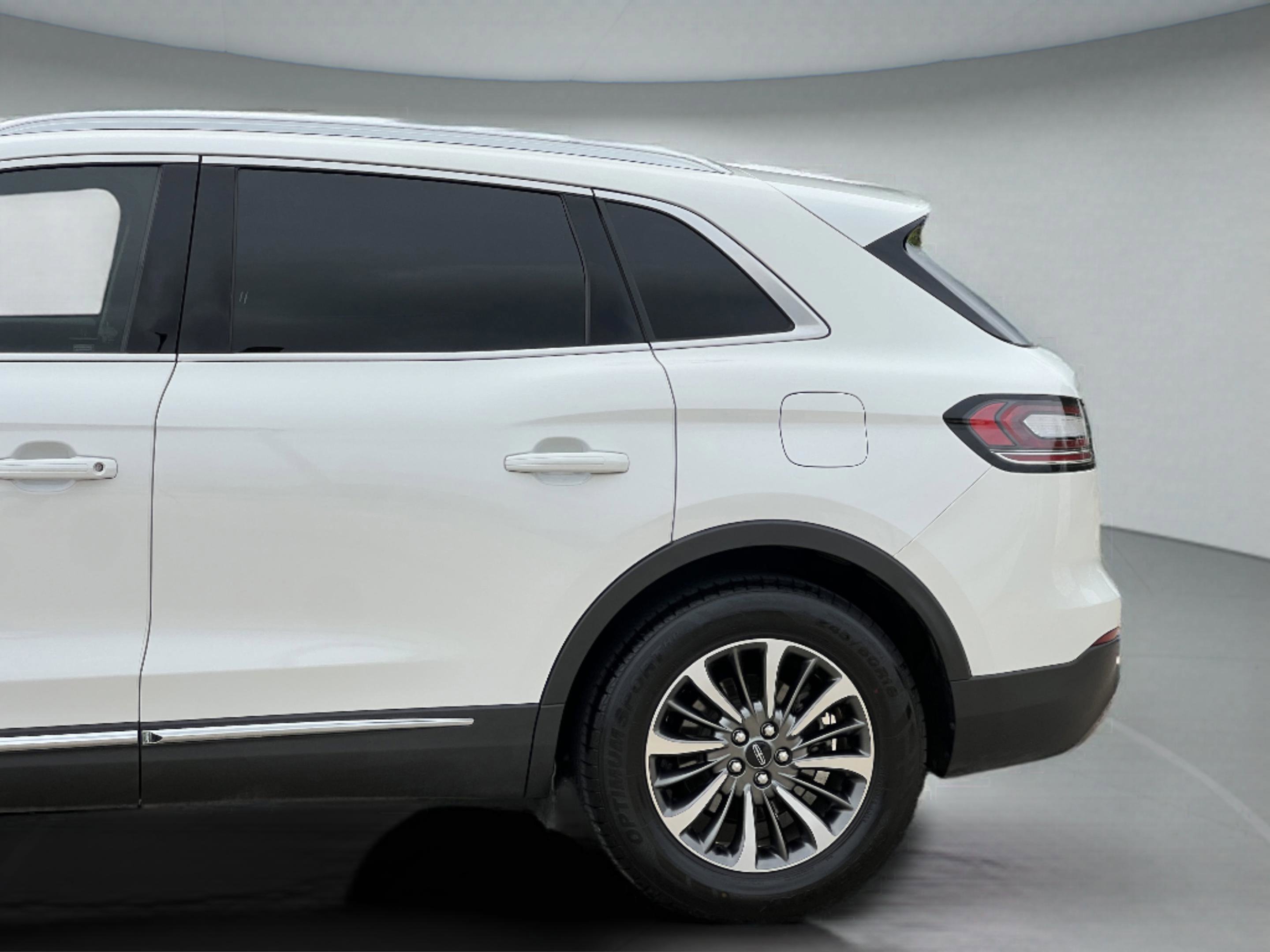 Used 2023 Lincoln Nautilus FWD image 33