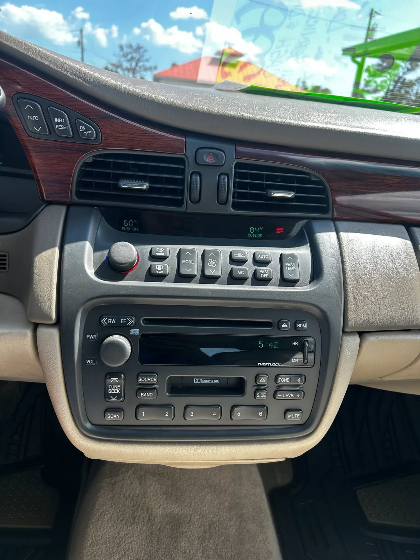 Used 2001 Cadillac De Ville Sedan image 17