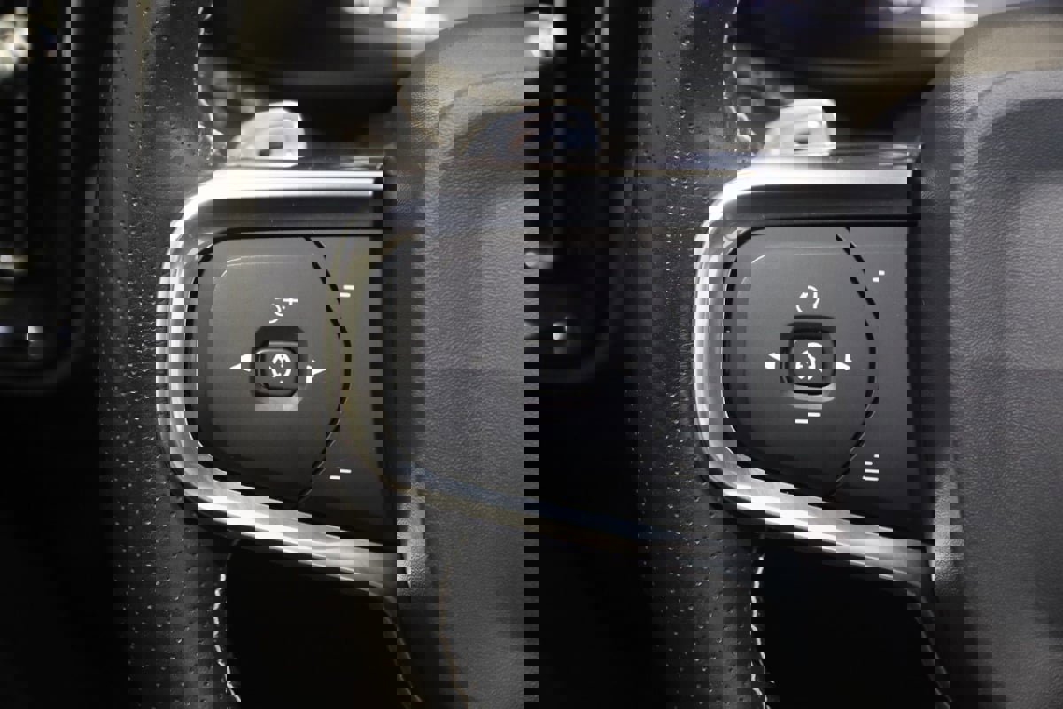 Used 2020 Volvo XC40 T5 R-Design image 35