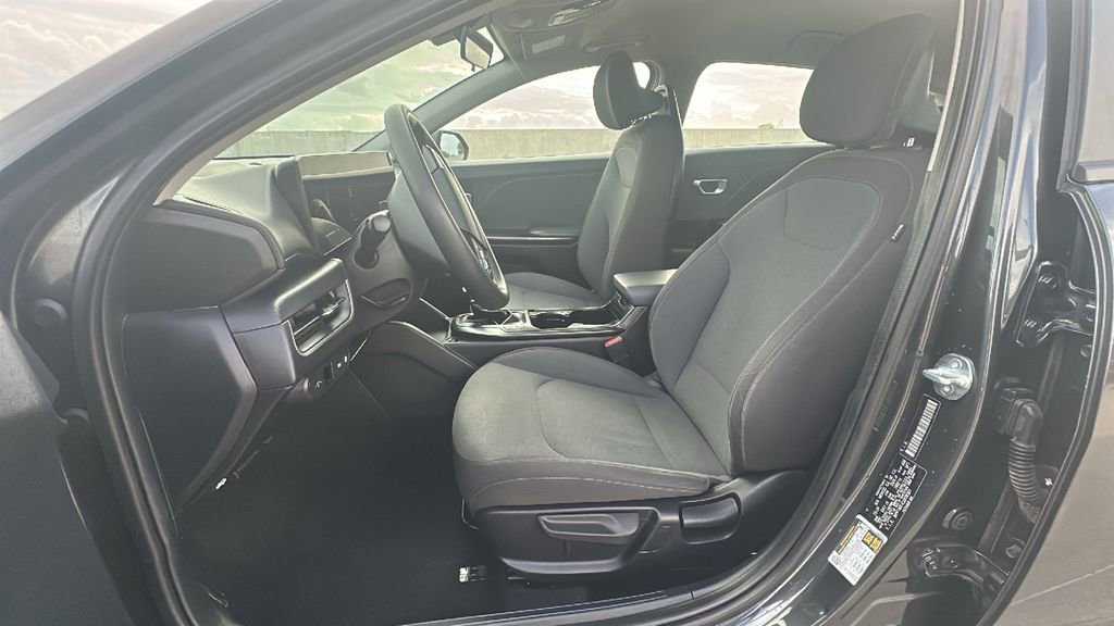 Used 2025 Kia K4 LXS FWD image 4