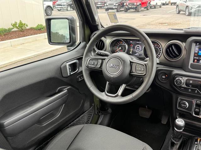 Used 2023 Jeep Gladiator Sport AWD/4WD image 10