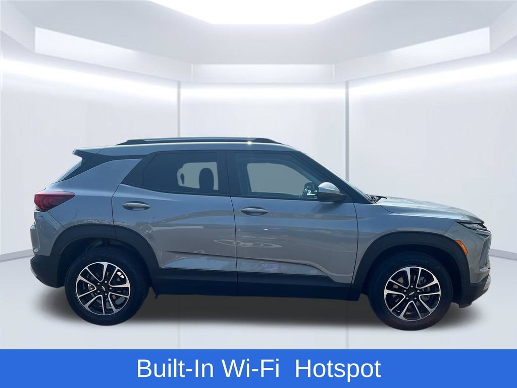Used 2024 Chevrolet TrailBlazer LT w/ LT Cold Weather Package FWD image 7